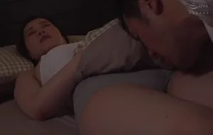 3 ngày anh xã đi công chuyện, cô vợ ở nhà nữa đêm bị bố chồng mò vào phòng